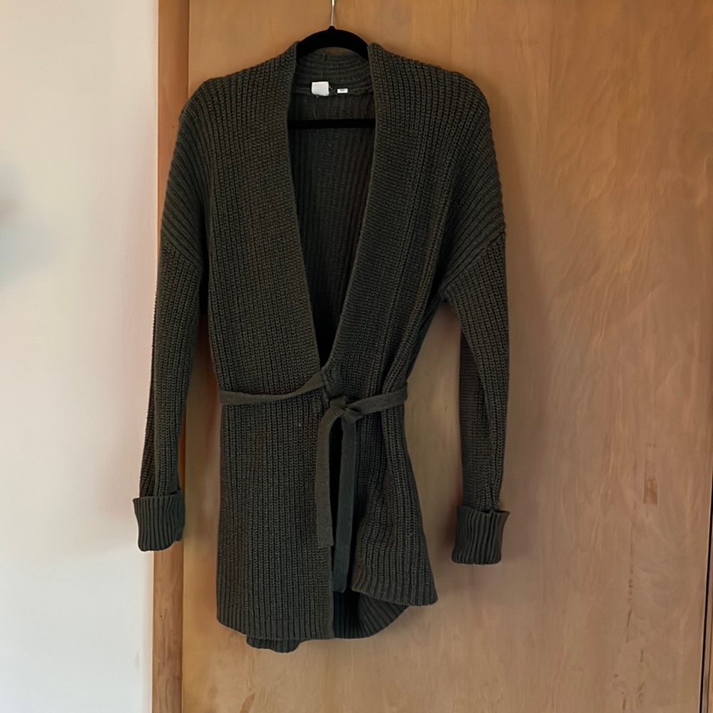 Gap olive green knit cardigan. New condition. Thick soft and comfortable